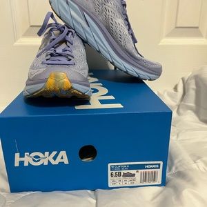 Hoka Women’s Clifton 8 Size 6.5B